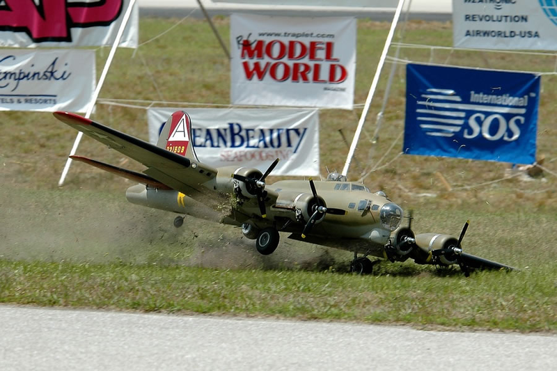 Illustration for article titled Top Gun 2008: Biggest RC Airplane Competition in the World